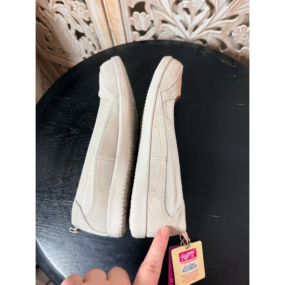 Skechers Relaxed Fit 22545 Natural Beige Memory Foam Flats Womens Size 9 NEW